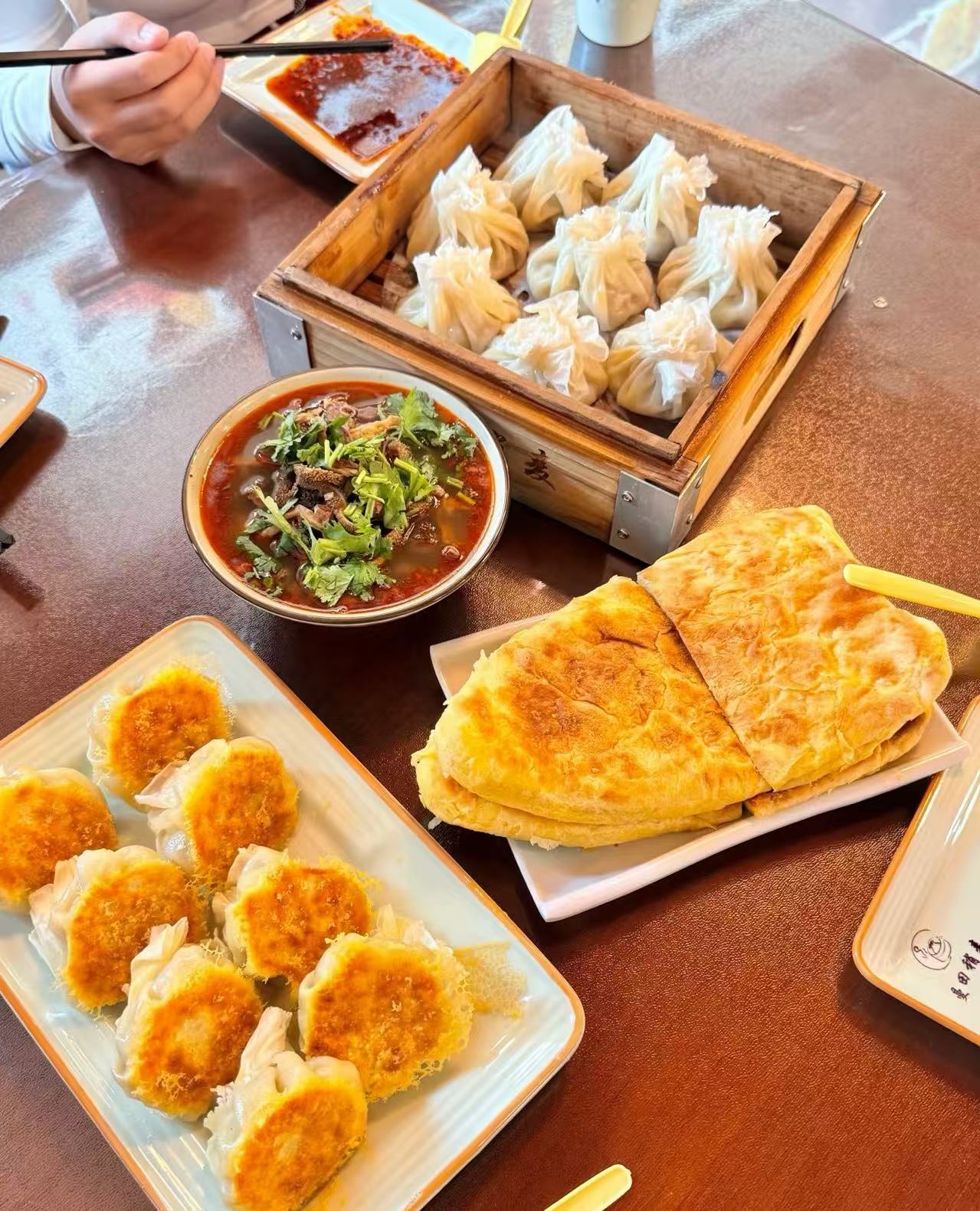 拒绝“打卡式”旅游：金旅假日导游团队如何用“温情与专业”重塑草原行旅体验