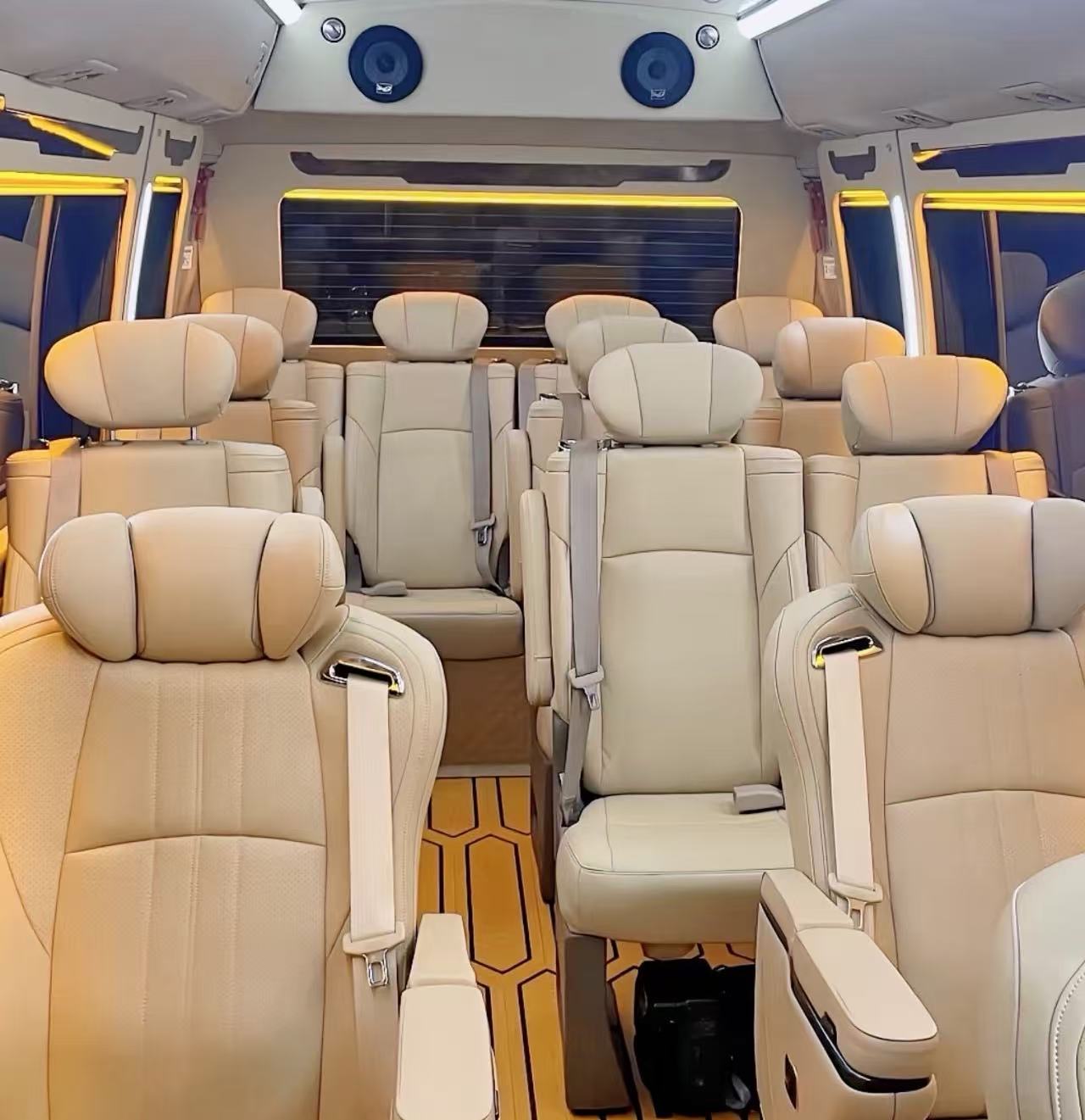 拒绝“黑车”套路：内蒙古旅游包车避坑指南与金旅假日服务全解析