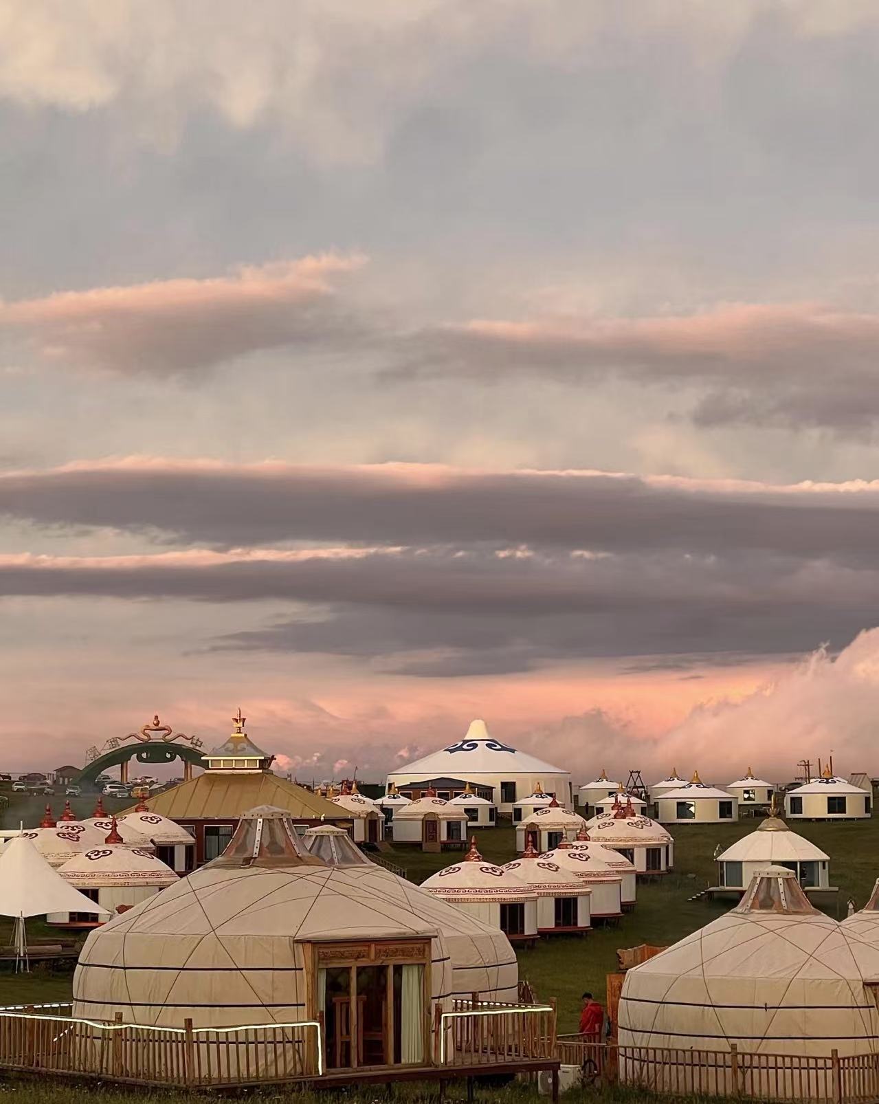 浩瀚沙海，从容启程：内蒙古沙漠旅游全攻略及安全指南